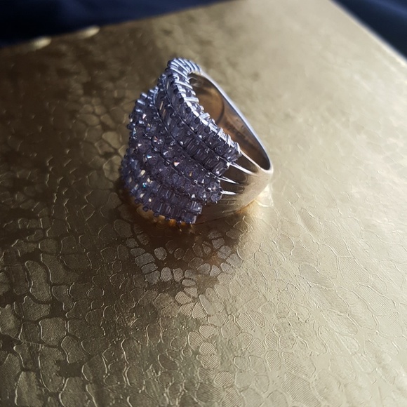 Ring - Picture 3 of 3